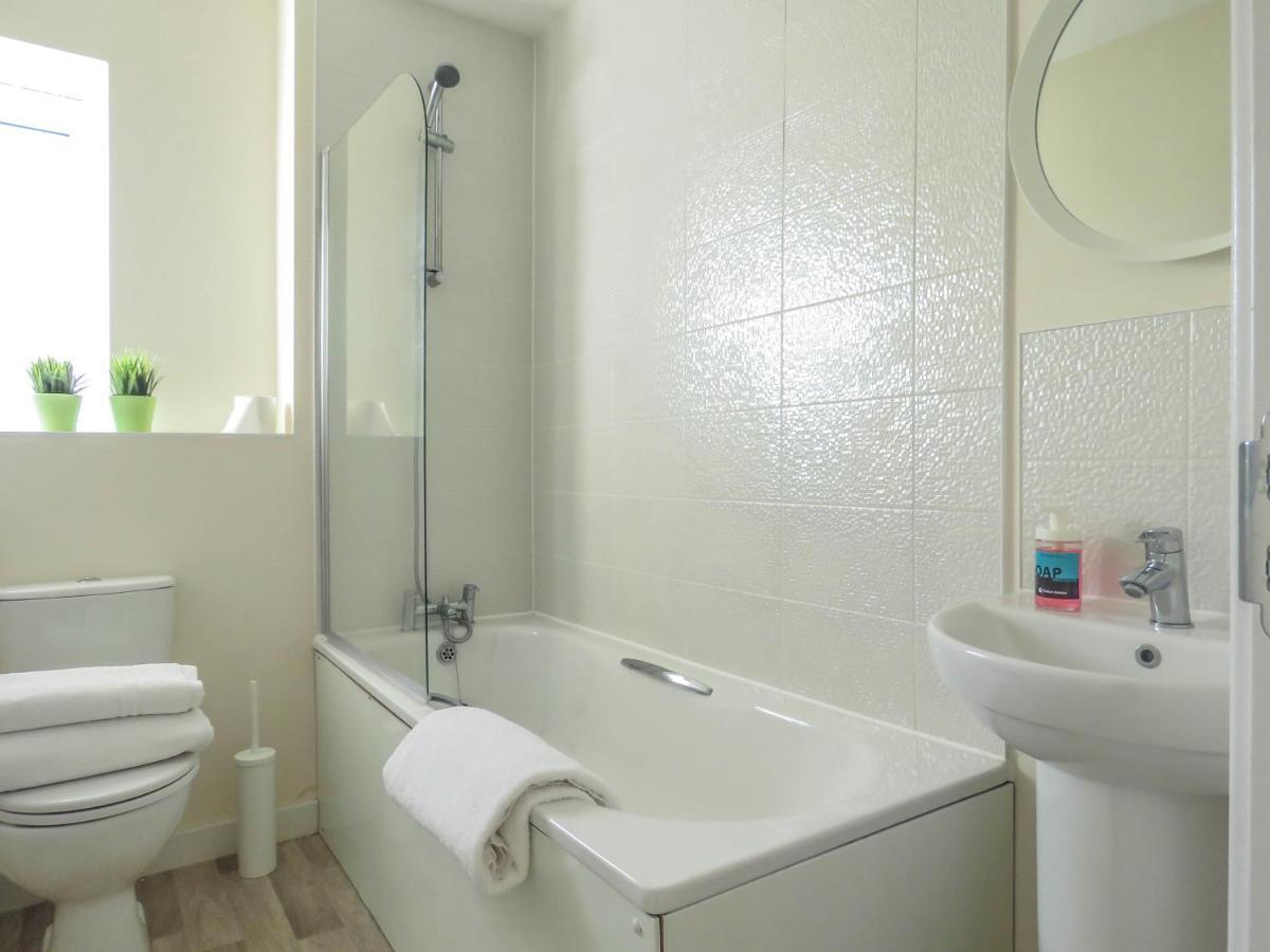 Tudors Esuites 4 Bedroom House Driveway & Garden Birmingham Ngoại thất bức ảnh